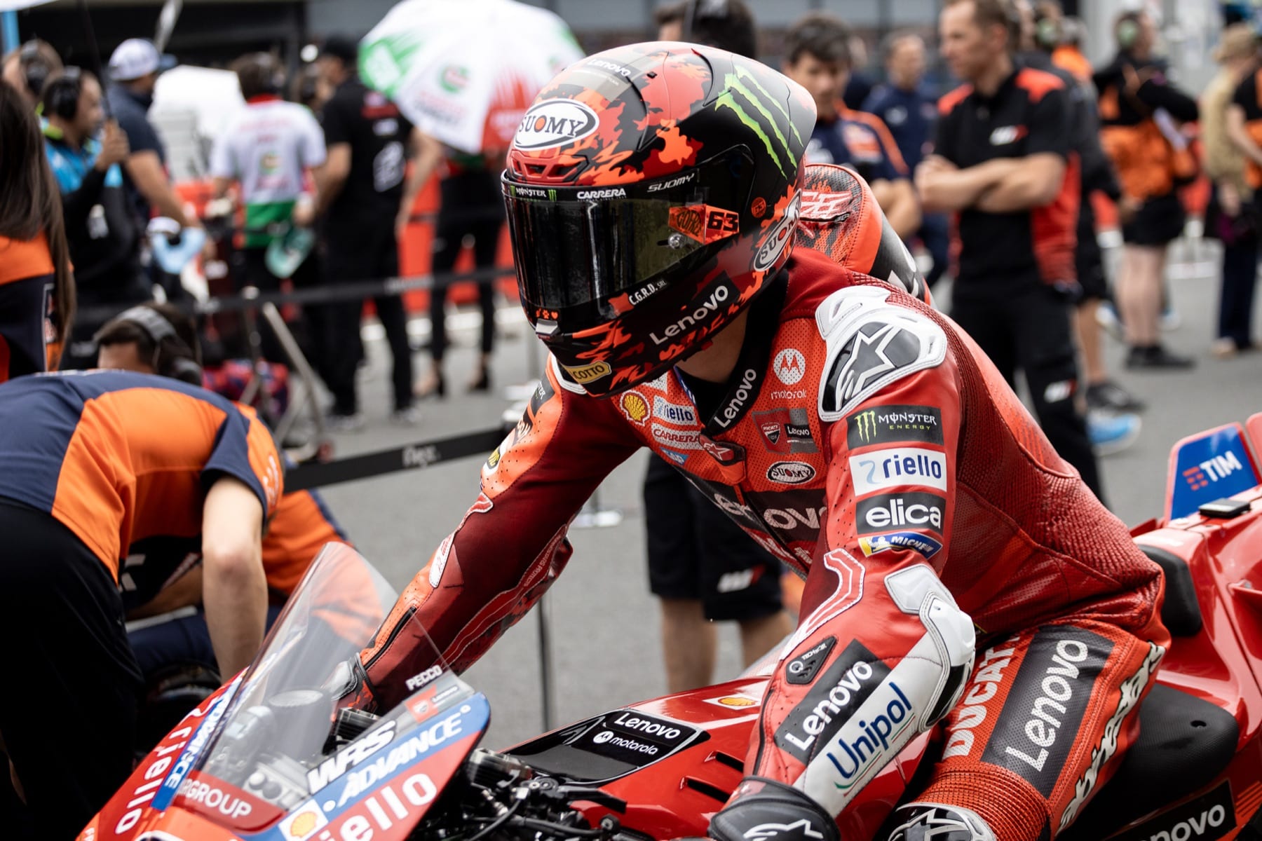 MotoGP Tchéquie 2026 : Bagnaia s'impose au sprint, Bezzecchi frappe un commissaire