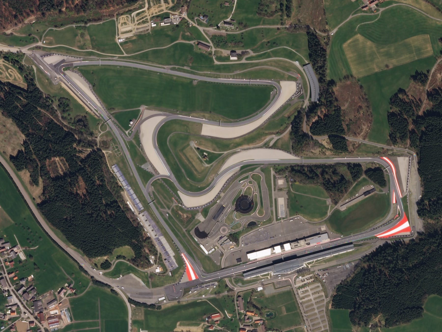 Red Bull Ring : train, navettes et parkings